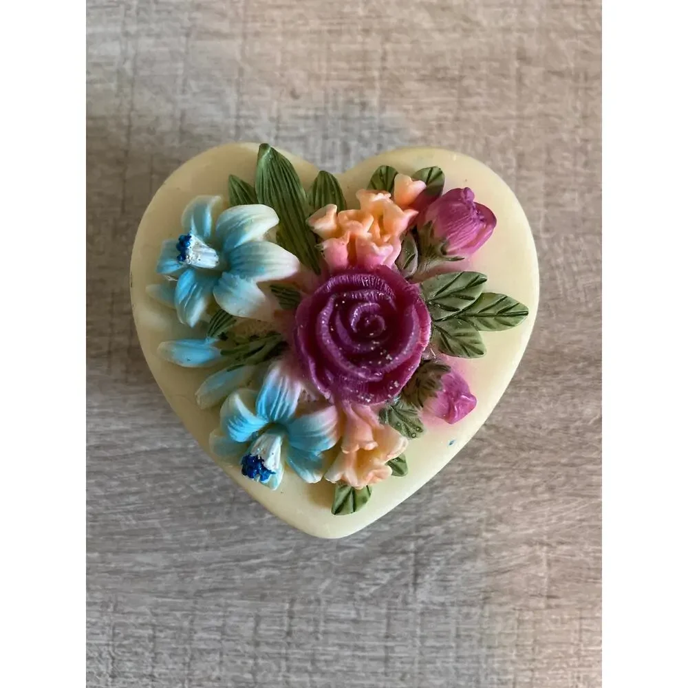 Resin Heart Shaped Floral Trinket Box / Miniature Jewelry Box with 3D Flowers